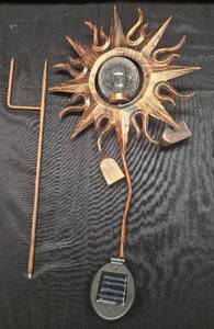 lot 271 image: Solar Powered Sun Burst Yard Art