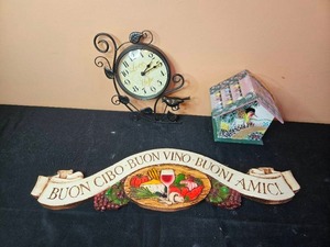 lot 374 image: Assorted Set of Vintage Handbags and Decorative Items