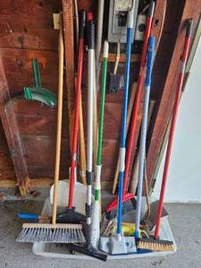 lot 194 image: Collection of 20 Assorted Cleaning Tools including Brooms and Dustpans