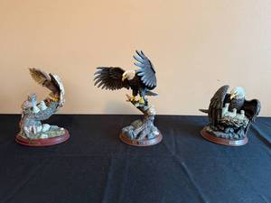 lot 116 image: Collection of 3 Wildlife Themed Figurines - Owls and Eagles
