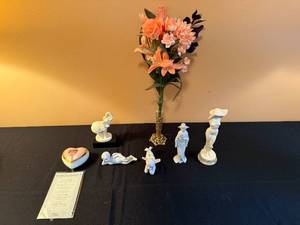 lot 130 image: Collection of 6 Vintage Porcelain Figurines and Musical Box