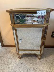 lot 145 image: Vintage Mirrored Nightstand Table with Gold Trim