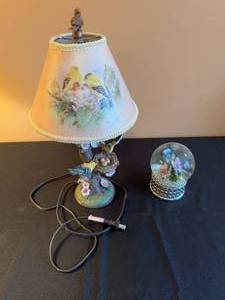 lot 151 image: Decorative Table Lamp with Bird Design and Snow Globe