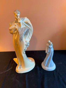 lot 154 image: Austin Productions Inc. A Daniel 1991 Our Day 20.5 Wedding Sculpture & A Smaller Wedding Couple Figurine
