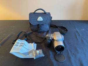 lot 155 image: Olympus IS-20 Quartzdate Camera with Carrying Case and Manual