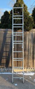 lot 5 image: Aluminum 16ft Extension Ladder with 200 lbs Duty Rating