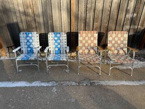 lot 184 image: Set of 4 Vintage Aluminum Lawn Chairs with Colorful Weaved Seats