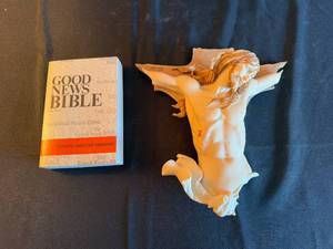 lot 347 image: Limited Edition 1980 Florence Crucifix with Good News Bible