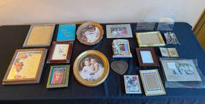 lot 349 image: Mixed Lot of 15 Decorative Picture Frames and Display Items