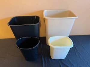 lot 365 image: Set of 4 Assorted Trash Bins - Black and White Plastic