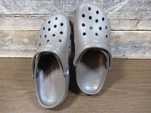 lot 81 image: Pair of Crocs Size 9 Mens Size 11 Womens-Mississippi Mud