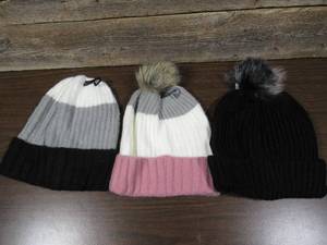 lot 168 image: Set of 3 Ladies Knit