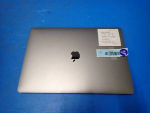 lot 24 image: Apple&nbspMacBook Pro 14,3 A1707 &nbspINTEL CORE I7-7920HQ 3 Ghz  16GB LPDDR3 RAM  500GB HD  15.4 screen with 2880 x 1800 Resolution  Includes IOS  No Charger &nbsplight scratches on screen