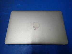 lot 30 image: Apple&nbspMacBookAir6,1 A1465 MD711LLB &nbspINTEL CORE I5-4260U 2 Ghz  4GB DDR3 SDRAM  NO HD  11.6 screen with 1366 x 768 Resolution  Includes IOS and Charger &nbspmajor scratches on screen