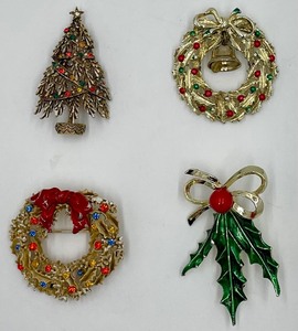 lot 118 image: Vintage Jewelry - Holiday Brooches - Christmas is coming  Qty 4