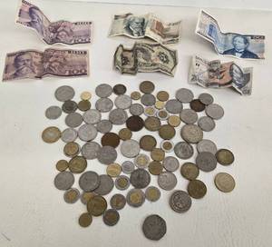lot 200 image: Vintage Mexican Banknotes and Coins 