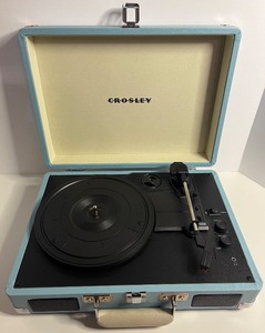 lot 285 image: Turquoise Crosley Cruiser Suitcase Vinyl Record Player Plus Bluetooth