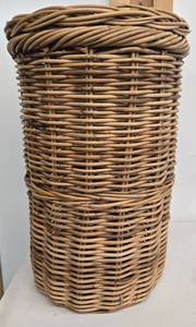 lot 208 image: Vintage Woven Wicker Storage Basket Hamper wLid
