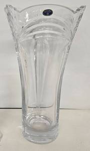 lot 226 image: Vintage BOHEMIA Heavy Lead Crystal Vase