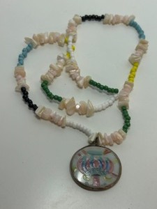 lot 89 image: Vintage Antique Broken PORCELAIN Asian China PIECE Charm NECKLACE Beaded