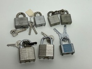 lot 313 image: Vintage Lot of Strong PADLOCKS by Master Lock & Diamond With Keys- Qty 6