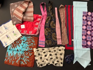 lot 329 image: Vintage Lot of Ladies Pussy Bows, Scarves and Bowties - Qty 13