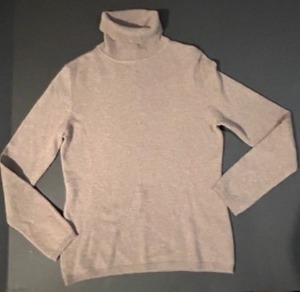 lot 30 image: CASHMERE Turtle Neck SWEATER by Charter Club Ladies Sz M