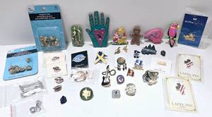 lot 256 image: Vintage Collectible Pins with Various Logos and Companies