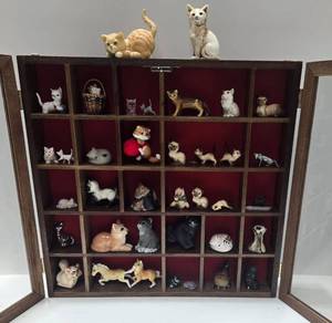 lot 272 image: Vintage Miniature Wood Cabinet w Cat Figurines