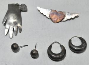 lot 275 image: Vintage Jewelry - Silver Hand, Winged Heart Pins and 2 Sets of Earrings