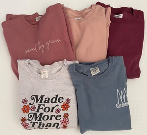 lot 350 image: Lot of 5 Womens Crew Neck Sweatshirts L & XL