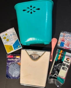 lot 188 image: Vintage 1960s BATHROOM Items Sealed In Packages Including Borge Scale - Qty 8