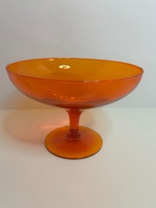 lot 317 image: Vintage MCM Stella Orange Amberina Morgantown Elegant Glass Crystal Footed Bowl