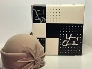 lot 92 image: Vintage MR. JOHN CLASSIC Art Deco Cloche Style Hat With Large Daisy Flower
