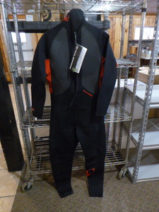 New U.S. Divers Mens Wet Suit
