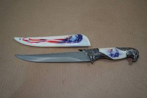 lot 22 image: American Flag Eagle Themed Hunting Knife