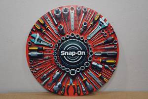 lot 54 image: Snap On Tools 8 Round Metal Sign