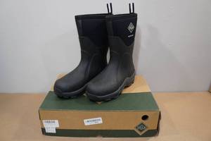 lot 105 image: Muck Boot Arctic Sport Winter Boots -Mens 6, Womens 7