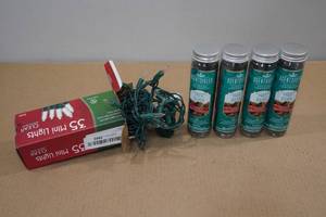 lot 123 image: 5 Scenticles Scented Ornaments and Mini Christmas Lights