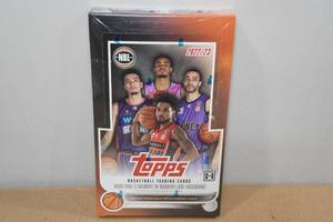 lot 152 image: Hobby Box of Topps 2022-23 NBL Basketball Card Packs