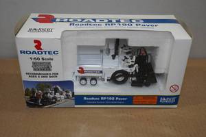 lot 189 image: First Gear Road Tec RP-190 Paver 150 Die Cast