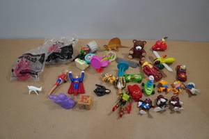 lot 214 image: Assorted Collectable Toys - Smurfs, California Raisins, Garfield