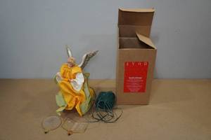 lot 306 image: Avon Gift Collection Heavenly Angel Tree Topper