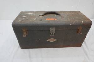 lot 217 image: vintage tool box and variety of vintage wood carving knives