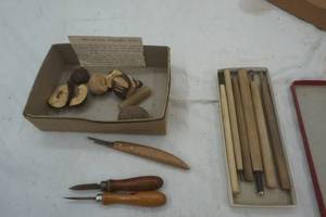 lot 218 image: carving tools