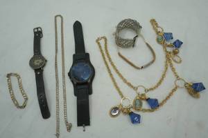 lot 319 image: jewelry lot