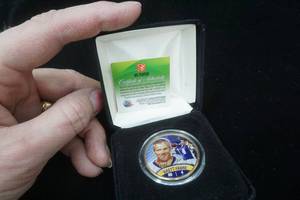 lot 325 image: Brett Favre NFL collectors coin