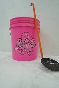 lot 345 image: 5 gallon Bucket and ice scoop