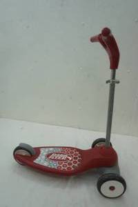 lot 349 image: Radio flyer 3-wheel scooter