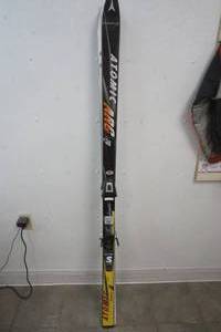 lot 373 image: 69 downhill skis with Salomon bindings, Atomic ARC